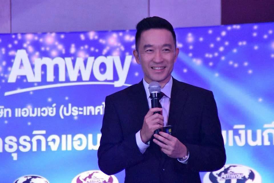 Bác sĩ làm Amway
