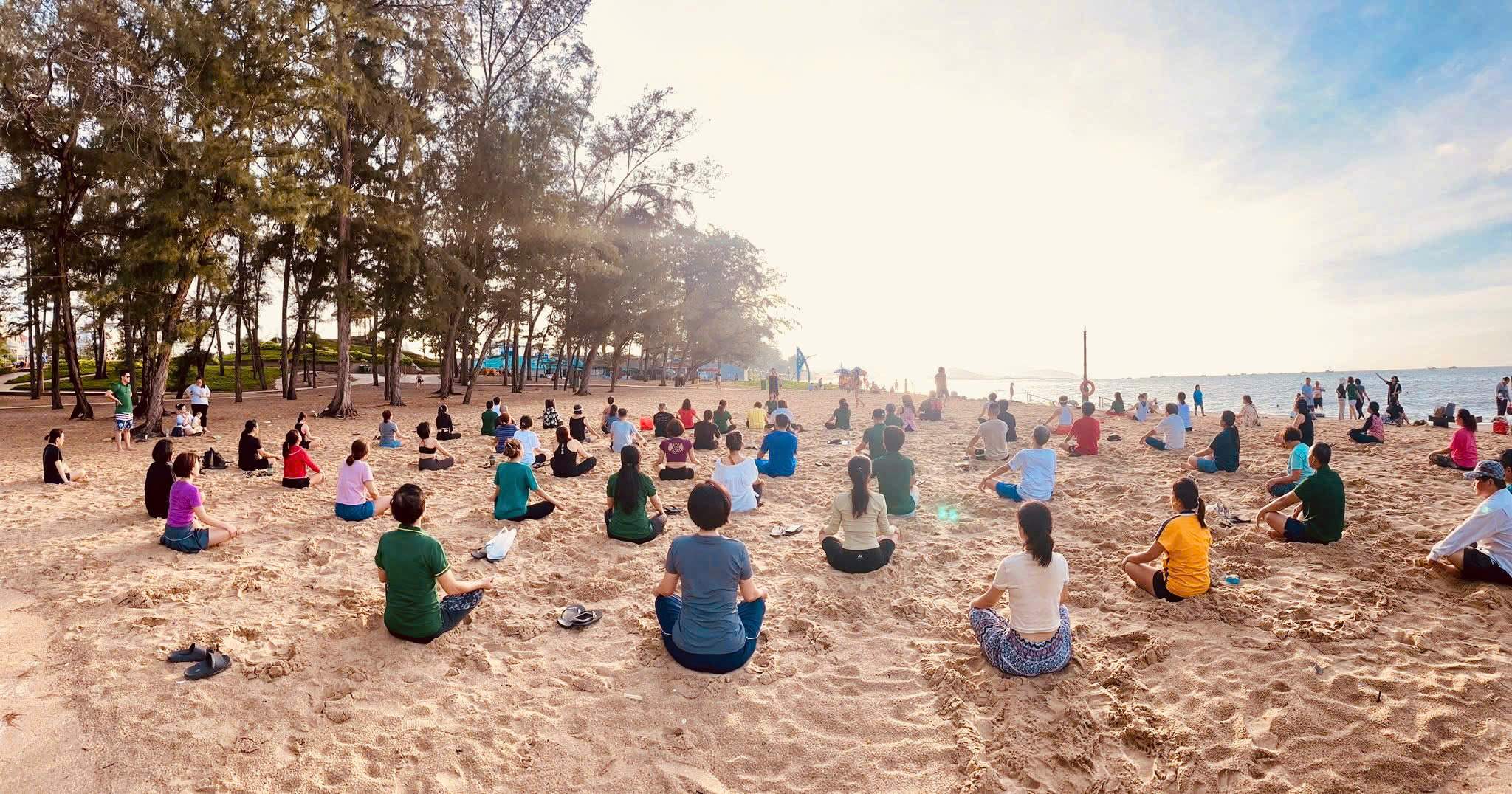 Một buổi sinh hoạt cộng đồng ngoài bãi biển